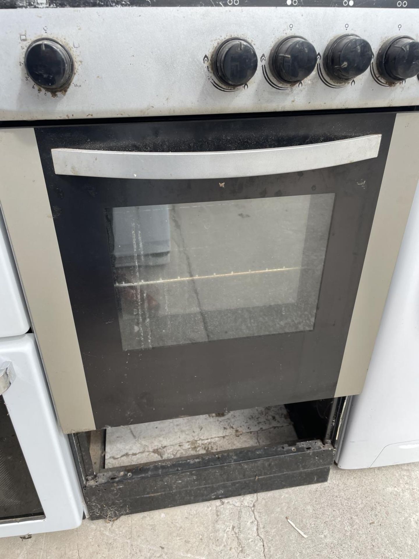 A FREE STANDING OVEN AND HOB - Image 3 of 3