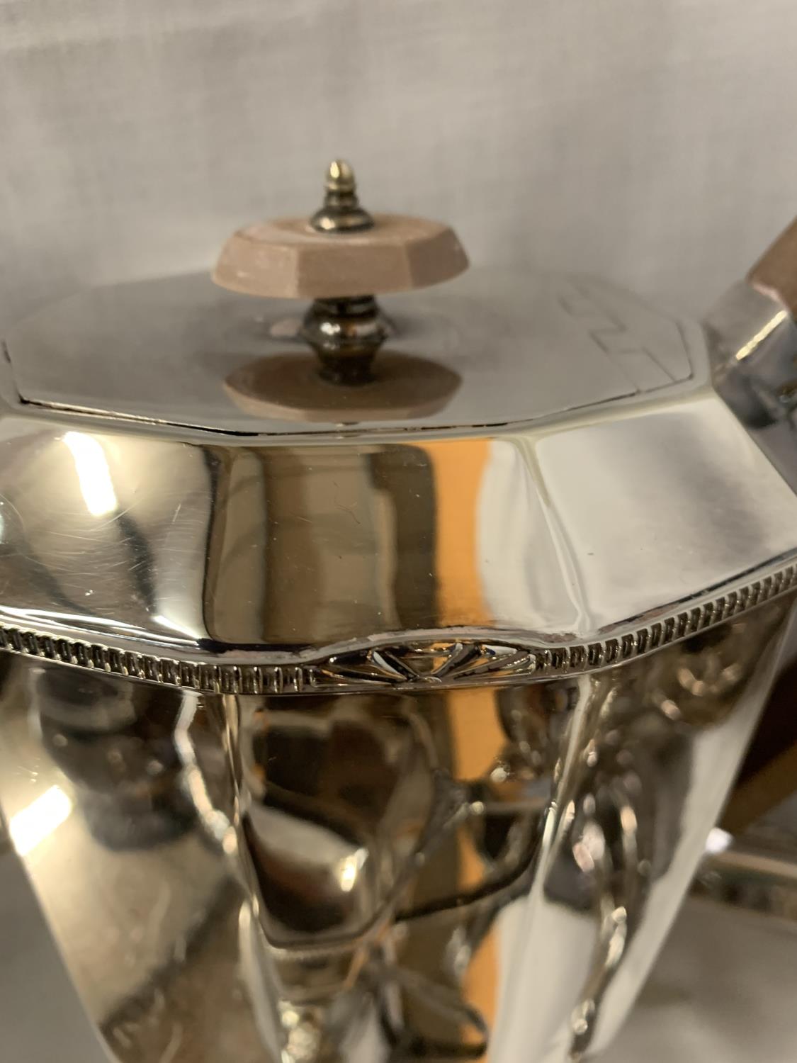 A LARGE SILVERPLATE TRAY WITH TWO SILVERPLATE TEA POTS, MILK AND CREAMER JUGS AND SUGAR BOWL - Image 3 of 6