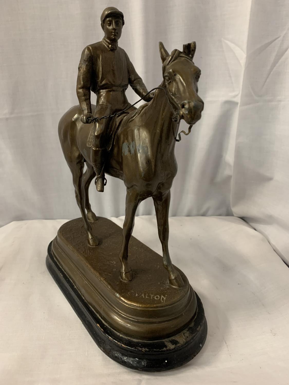 A SPELTER FIGURINE IN THE FORM OF A HORSE AND JOCKEY SIGNED C VALTON - Image 3 of 4