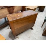 A MID 20TH CENTURY OAK DROP-LEAF TABLE