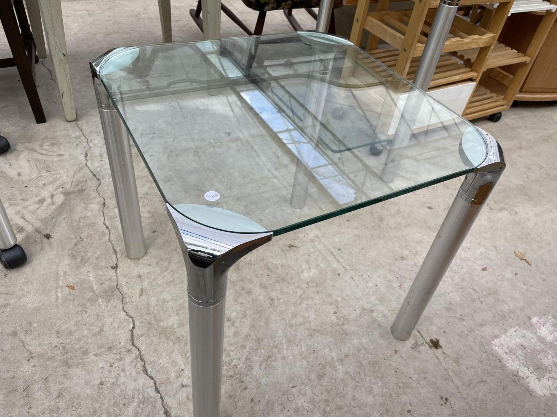 A MODERN GLASS COMPUTER TABLE AND SQUARE TABLE - Image 2 of 4