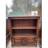 A GEORGIAN STYLE 'TITCHMARSH AND GOODWIN' TWO TIER OPEN OAK BOOKCASE WITH PANELLED DOORS TO THE