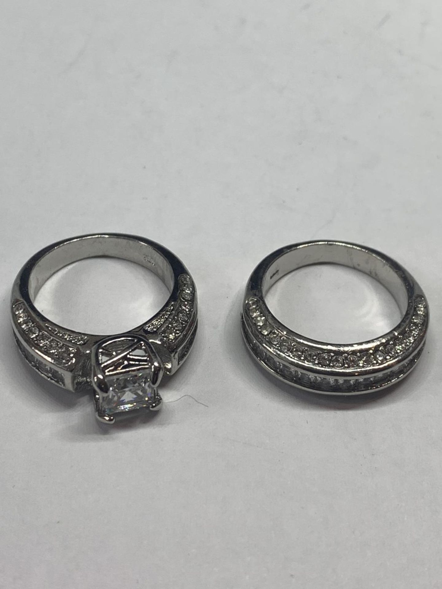 TWO MARKED 925 SILVER RINGS WITH CLEAR STONES ONE WITH A SOLITAIRE SIZE N IN A PRESENTATION BOX - Image 2 of 3
