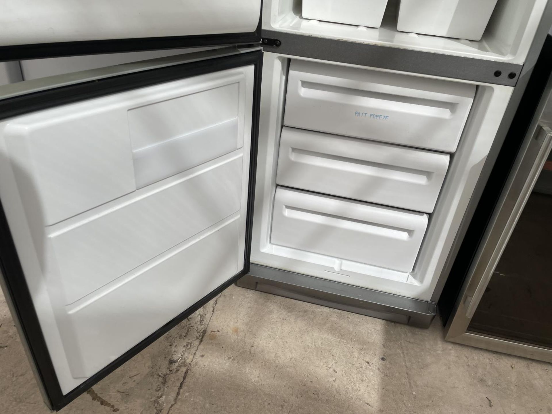 A SILVER ZANUSSI UPRIGHT FRIDGE FREEZER BELIEVED WORKING BUT NO WARRANTY - Image 3 of 3