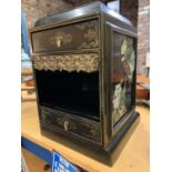 A SMALL ORNATE ORIENTAL CUPBOARD WITH BIRD AND FOILAGE DECORATION TO ONE SIDE