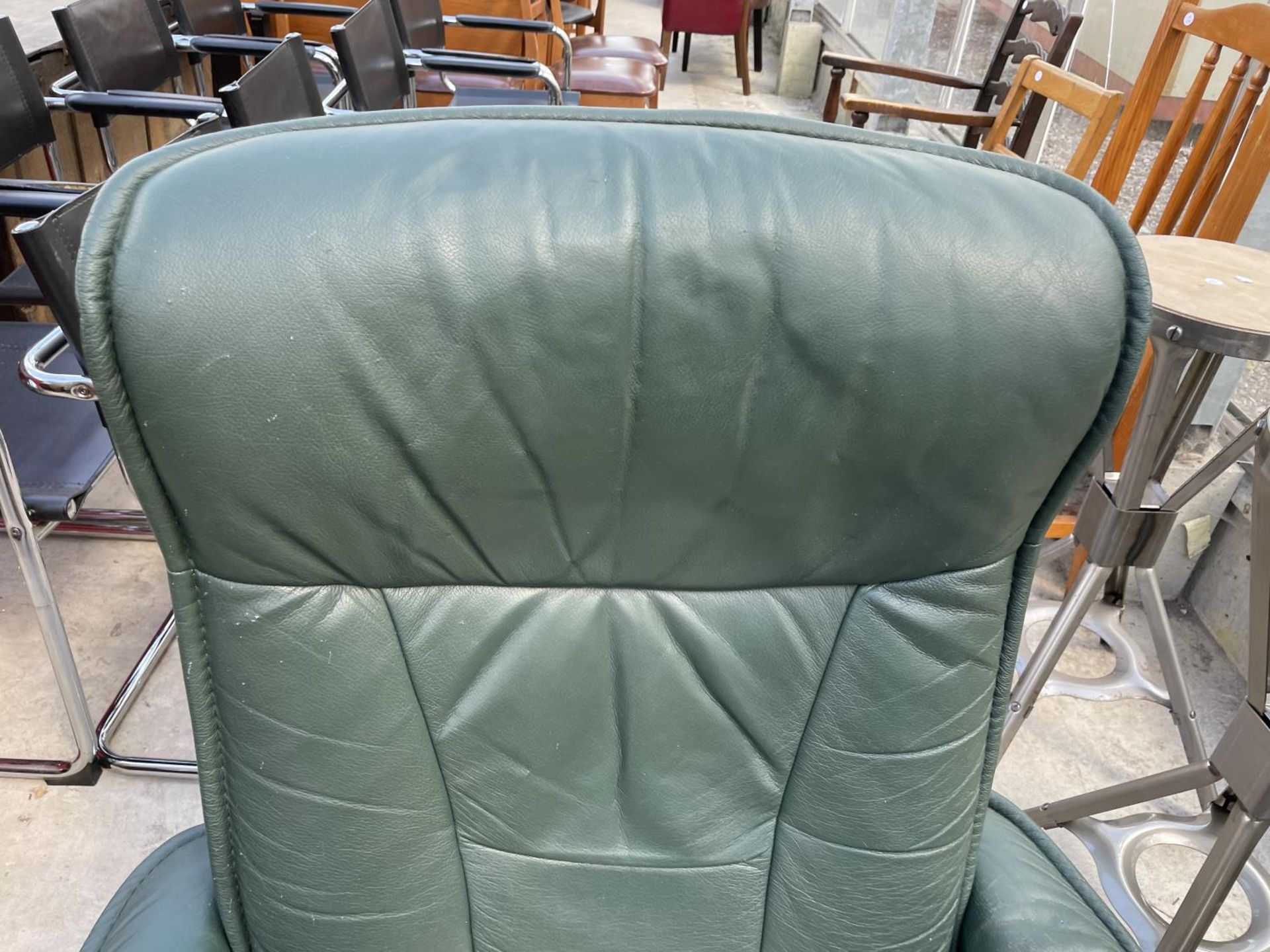 A GREEN EKORNES STRESSLESS CHAIR - Image 2 of 6