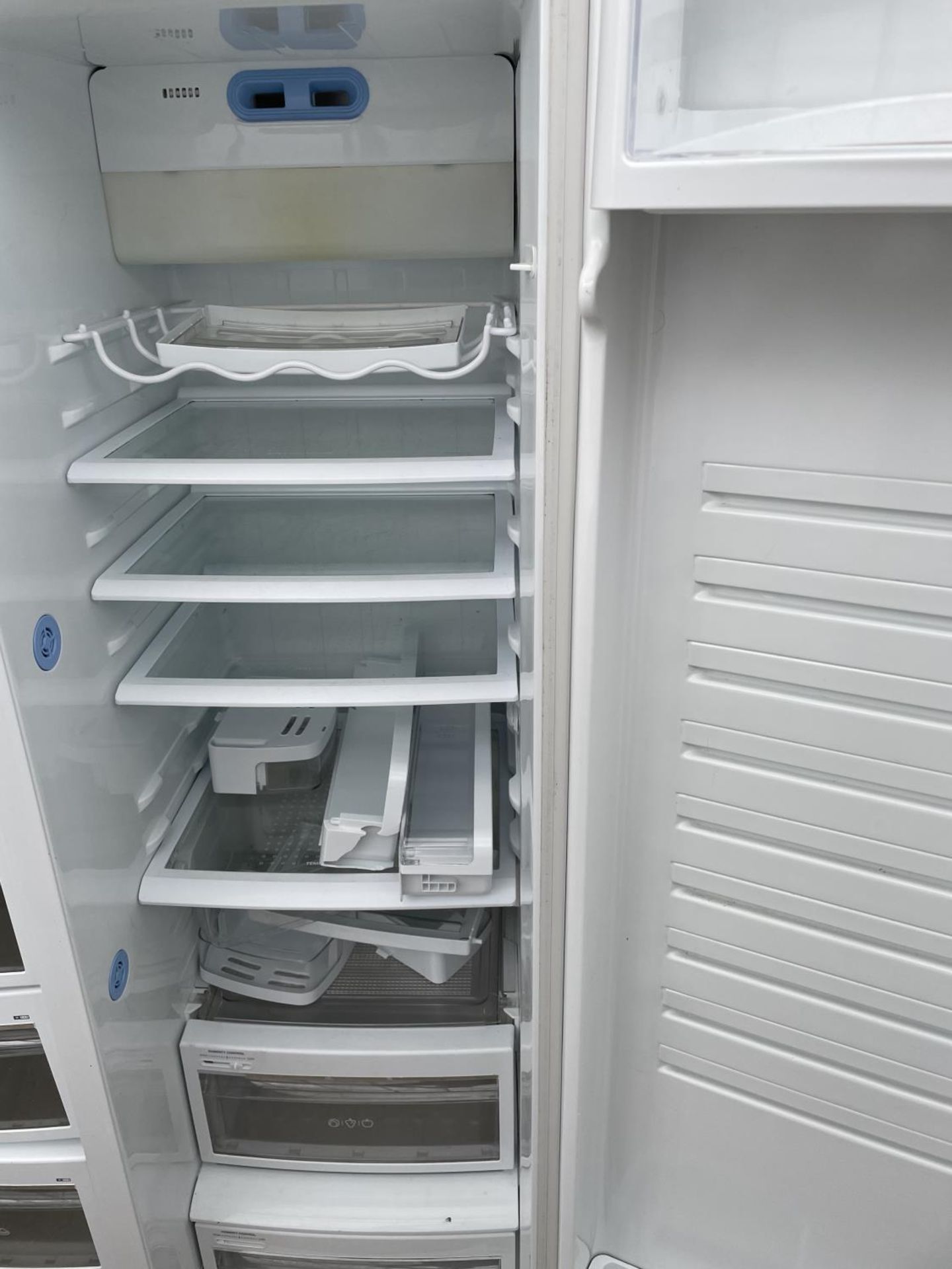 A WHITE LG AMERICAN STYLE FRIDGE FREEZR BELIEVED WORKING BUT NO WARRANTY - Image 4 of 4