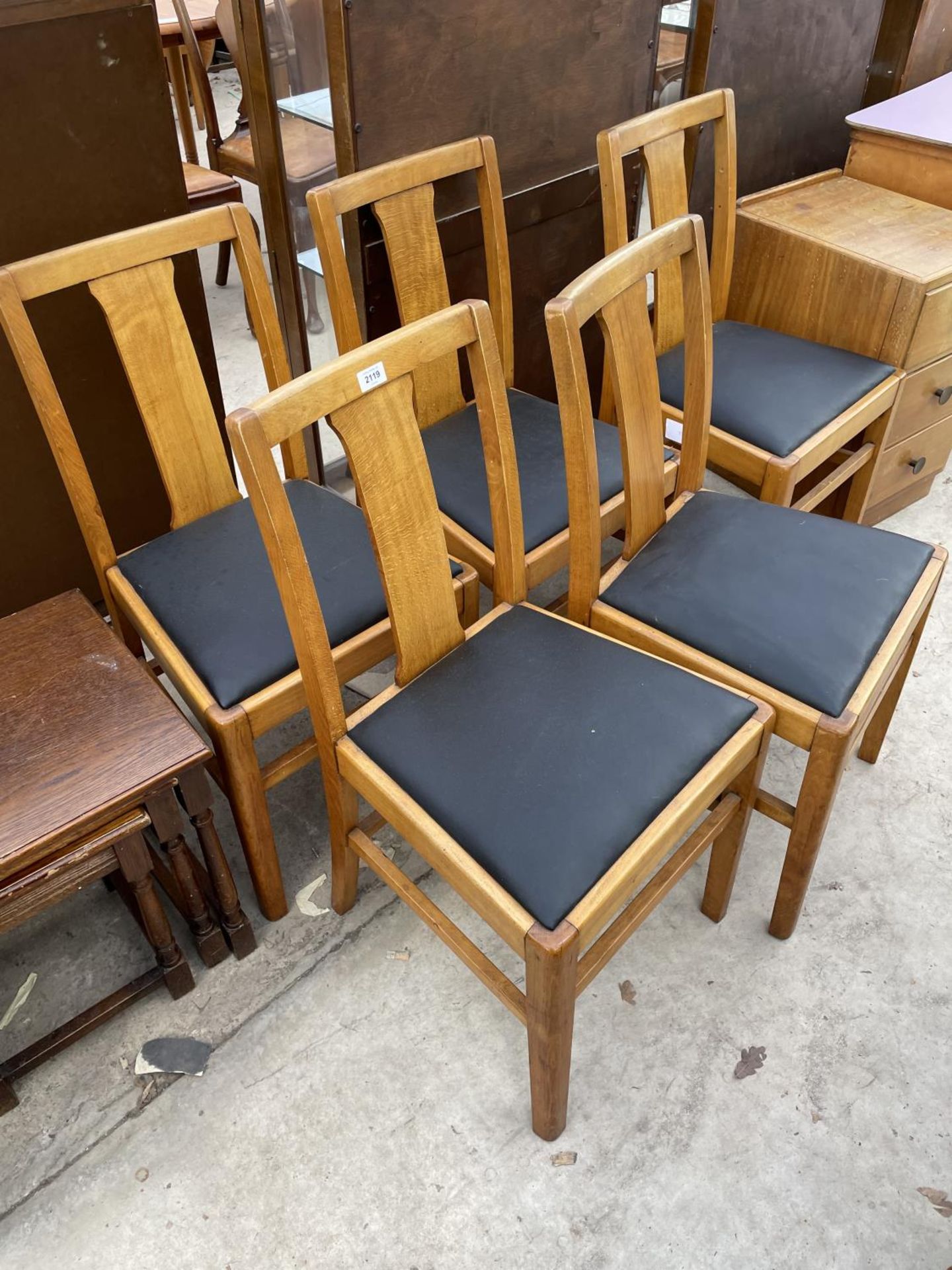 A SET OF FIVE MID 20TH CNETURY DINING CHAIRS