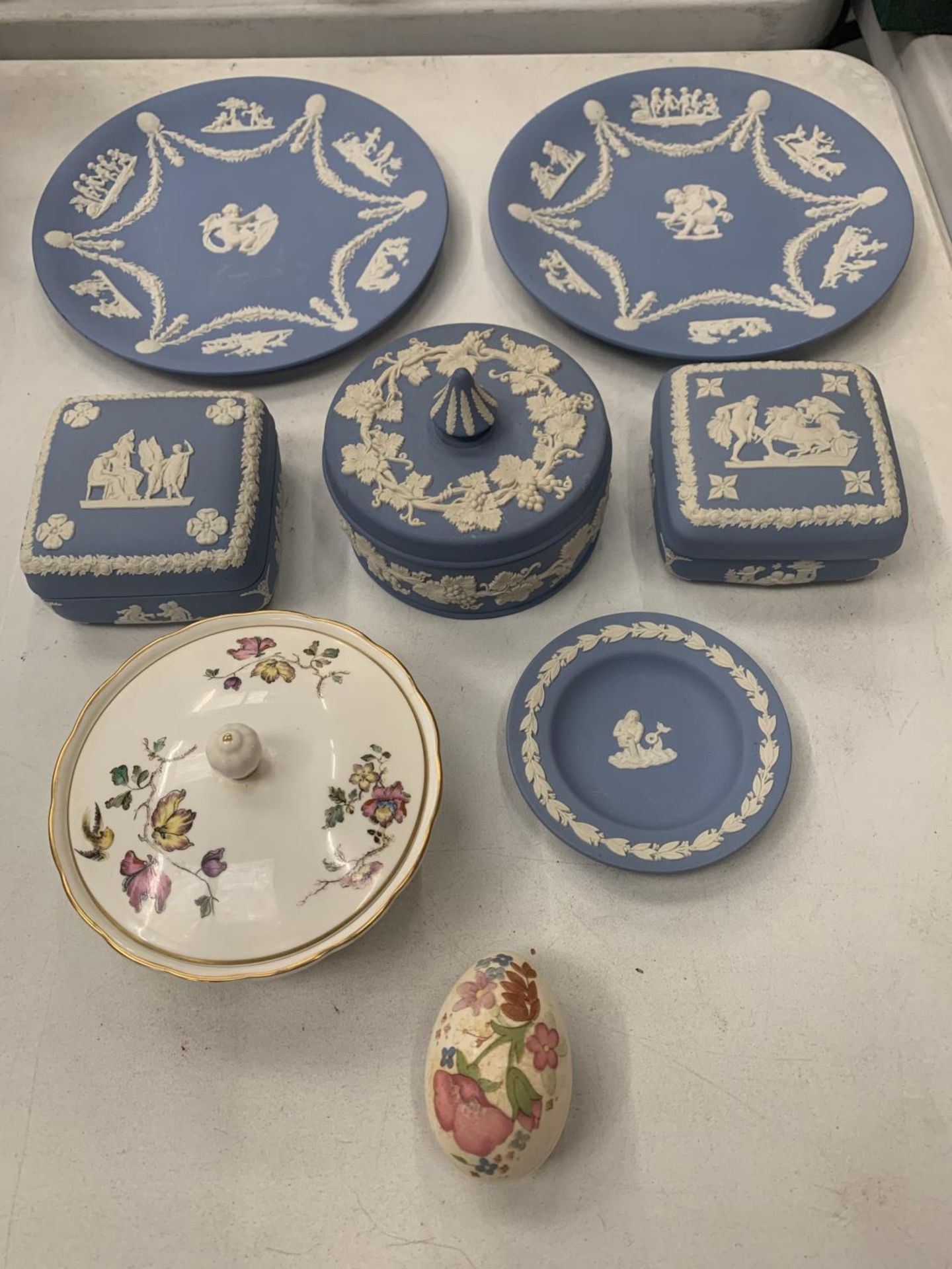 A SELECTION OF JASPERWARE AND TWO WEDGEWOOD TRINKET BOXES