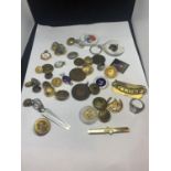 A LARGE COLLECTION OF ITEMS TO INCLUDE BUTTONS, BADGES, MEDALS ETC