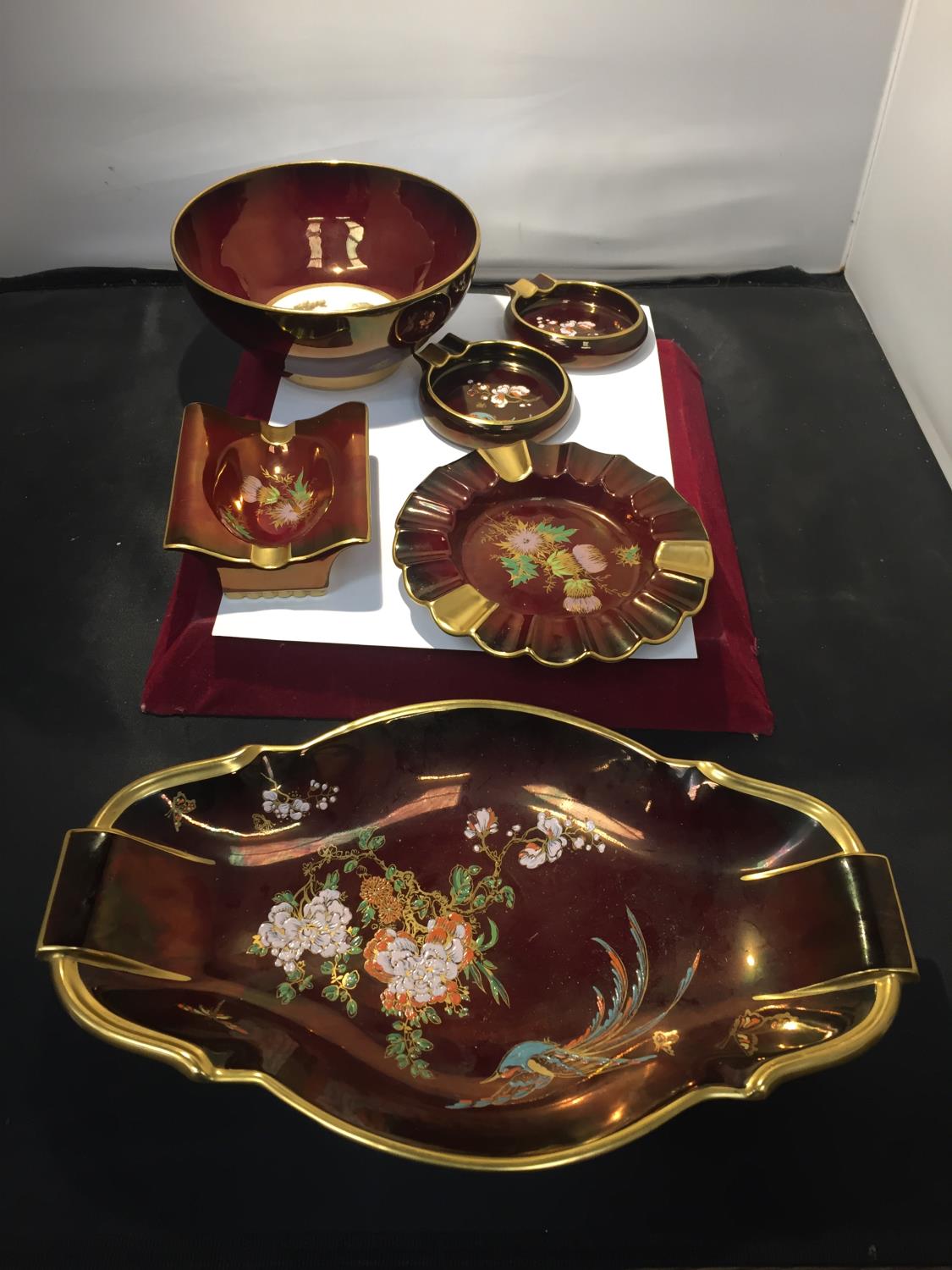 SIX PIECES OF CARLTONWARE ROUGE ROYALE TO INCLUDE TRAY, BOWL ETC