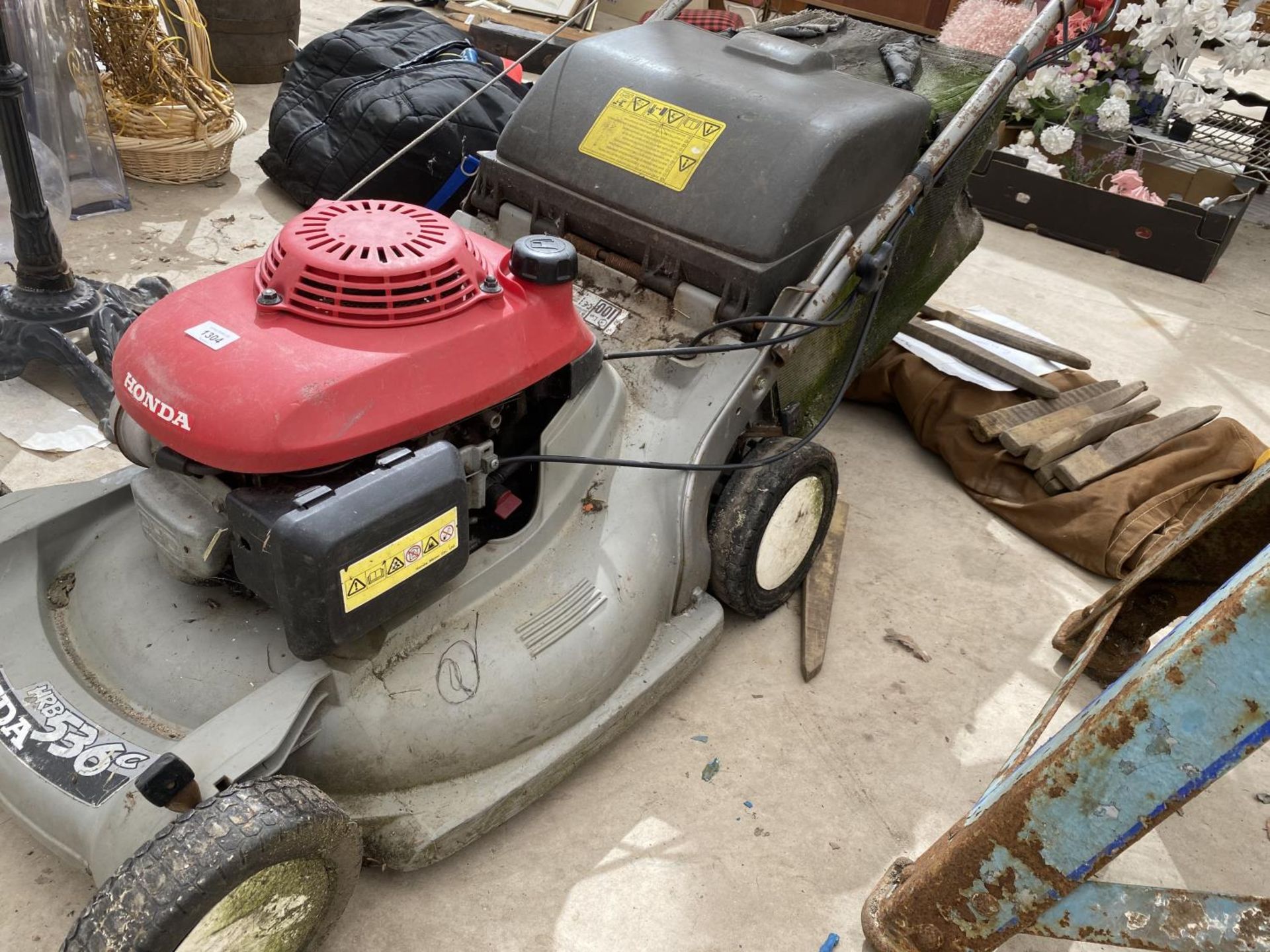 A HONDA HRB536C PETROL LAWN MOWER WITH GRASS BOX - Image 3 of 3