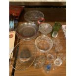 AN ASSORTMENT OF GLASS ITEMS TO ALSO INCLUDE A SILVER PLATE COMPORT AND DECORATIVE FRUIT BOWL