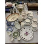 A COLLECTION OF MIXED CERAMICS TO INCLUDE A TEAPOT, TEA CUPS, VASES AND PLATES