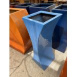 A BLUE DECORATIVE AND CURVED FIBRE GLASS PLANTER (H:90CM)