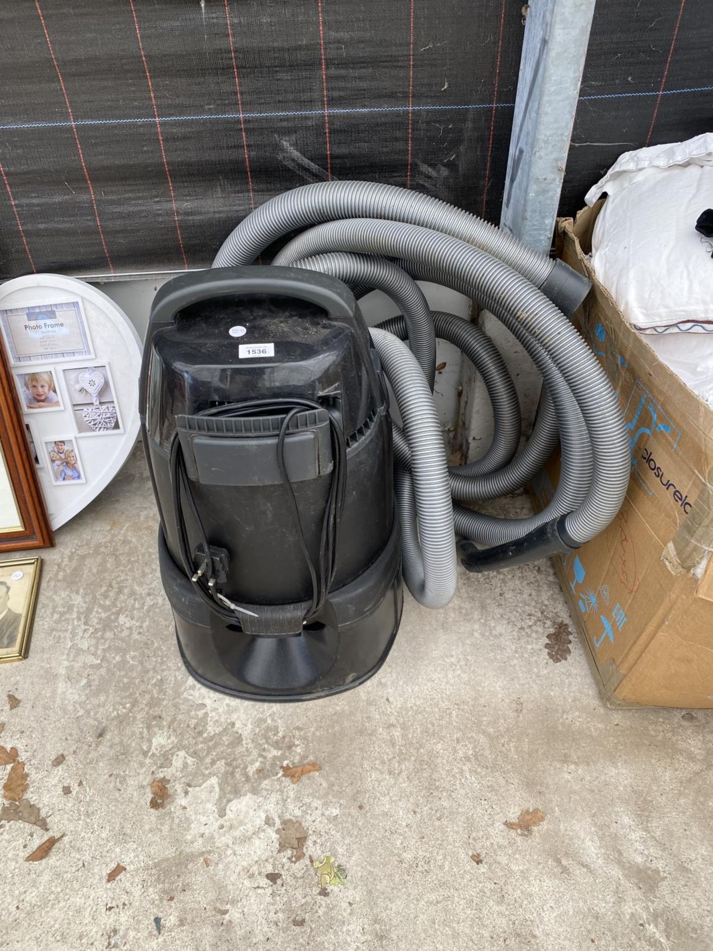 AN OASE VACUUM CLEANER