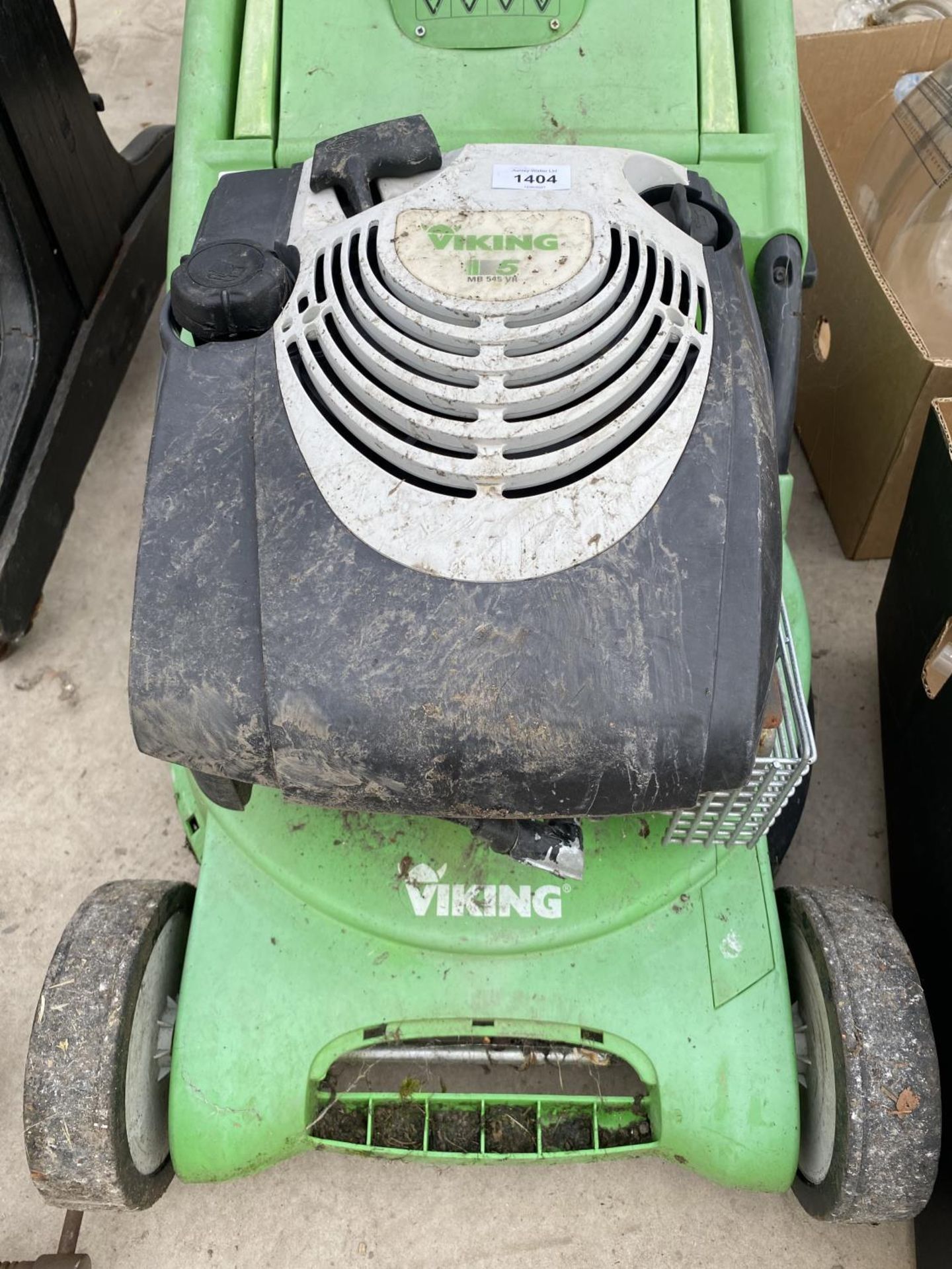 A VIKING MB 545 VR PETROL LAWN MOWER WITH GRASS BOX - Image 2 of 4