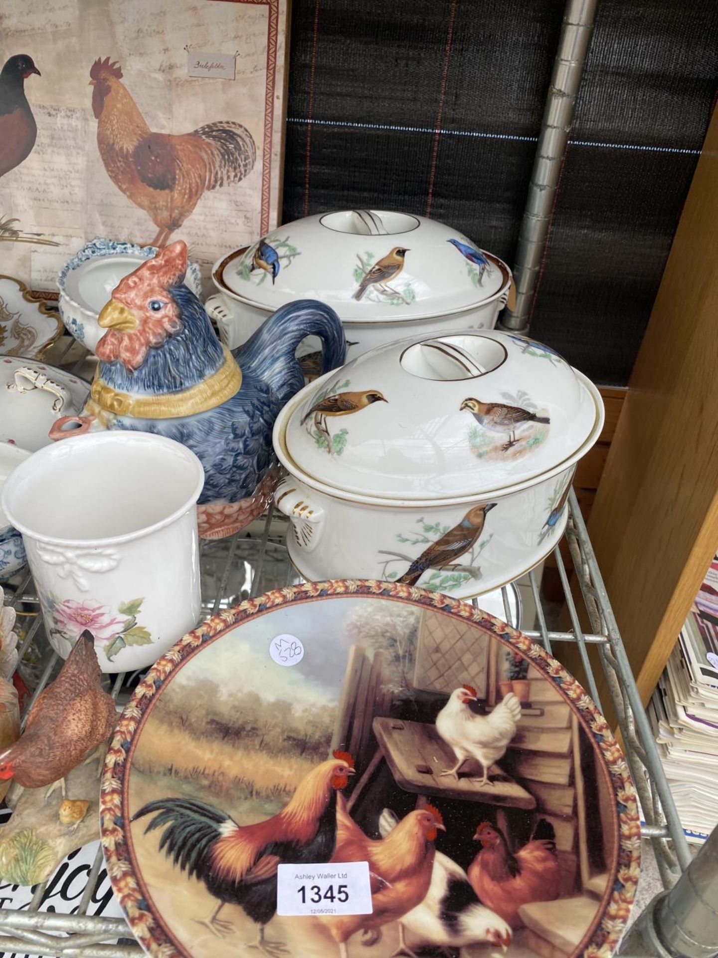 AN ASSORTMENT OF ITEMS TO INCLUDE TUREEN DISHES, DECORATIVE PLATES ETC - Image 2 of 4
