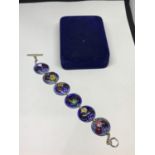 A MURANO GLASS BRACELET IN A PRESENTATION BOX