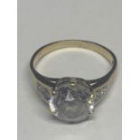 A 9 CARAT GOLD RING WITH A LARGE CLEAR STONE SIZE S