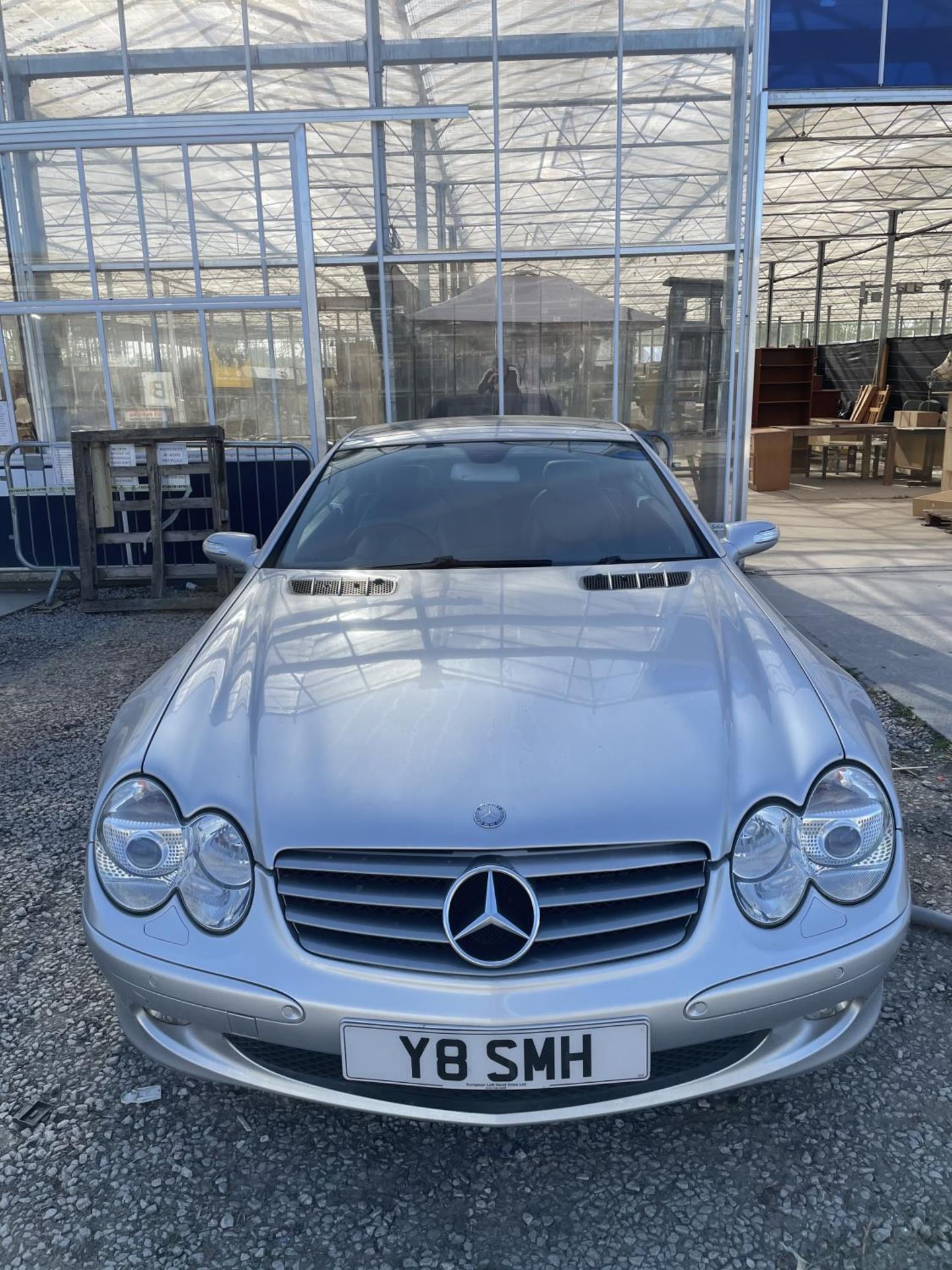 A 2004 MERCEDES SL 350 AUTO CONVERTIBLE. REGISTRATION Y8 SMH. 3724 CC FROM A DECEASED'S ESTATE ( - Image 2 of 21