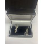 A PAIR OF HALLMARKED BIRMINGHAM SILVER CONCORDE CUFFLINKS IN A PRESENTATION BOX