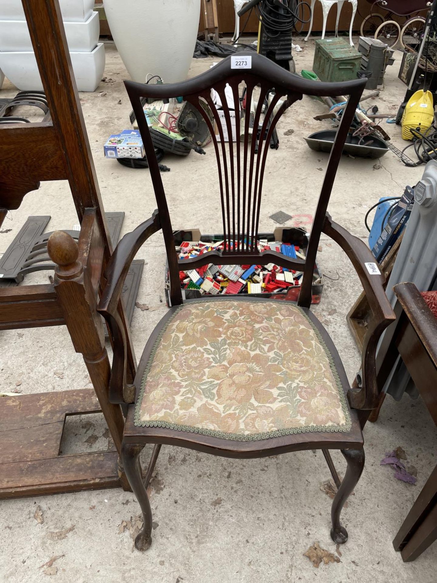 AN EDWARDIAN MAHOGANY ELBOW CHAIR ON FRONT CABRIOLE LEGS