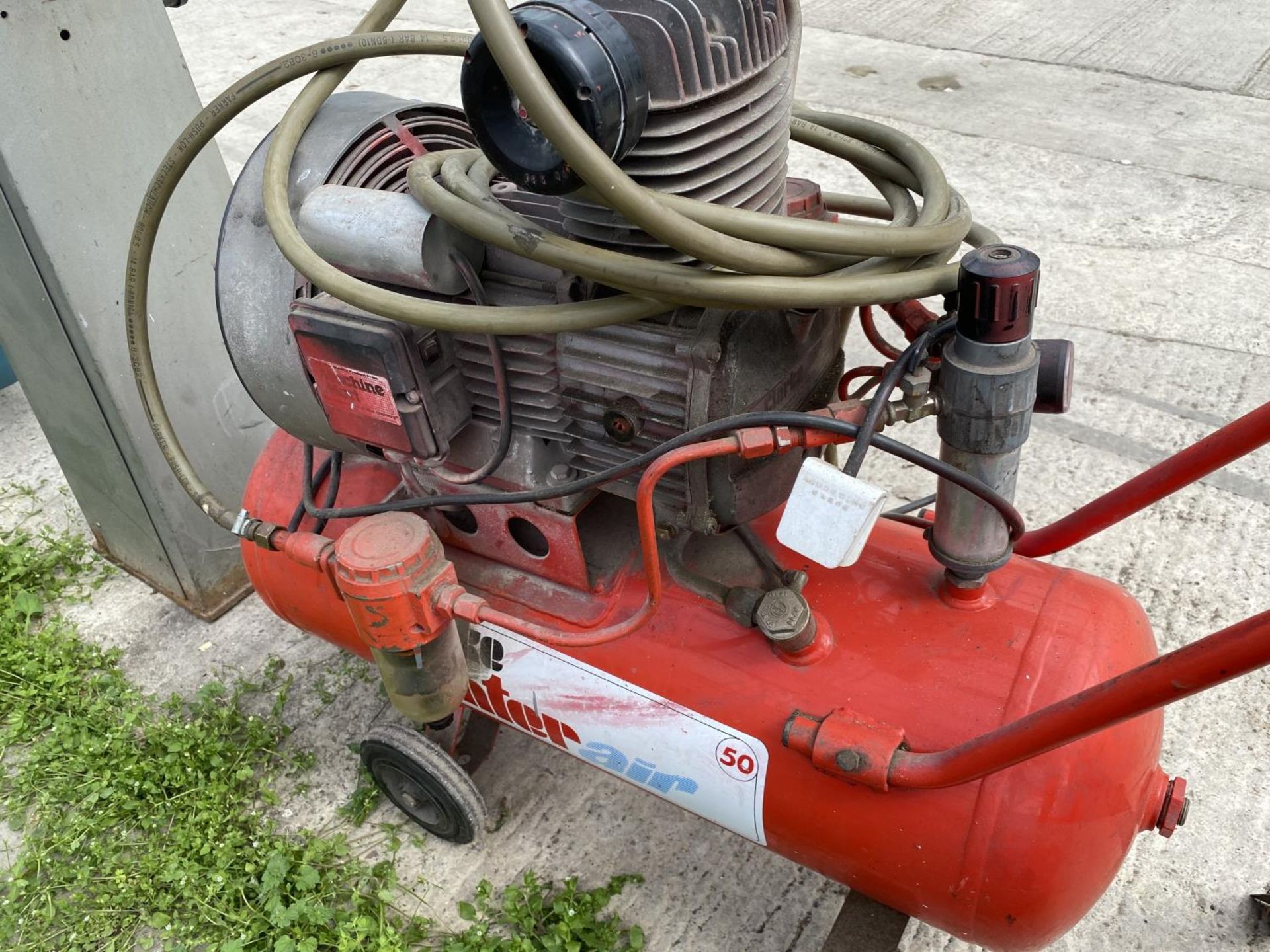 A CLARKE HUNTER AIR COMPRESSOR BELIEVED WORKING ORDER BUT NO WARRANTY - Image 8 of 8