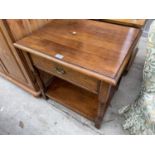 AN ANTIQUE OAK STYLE LAMP TABLE WITH SINGLE DRAWER, ON TURNED LEGS, 24X20"