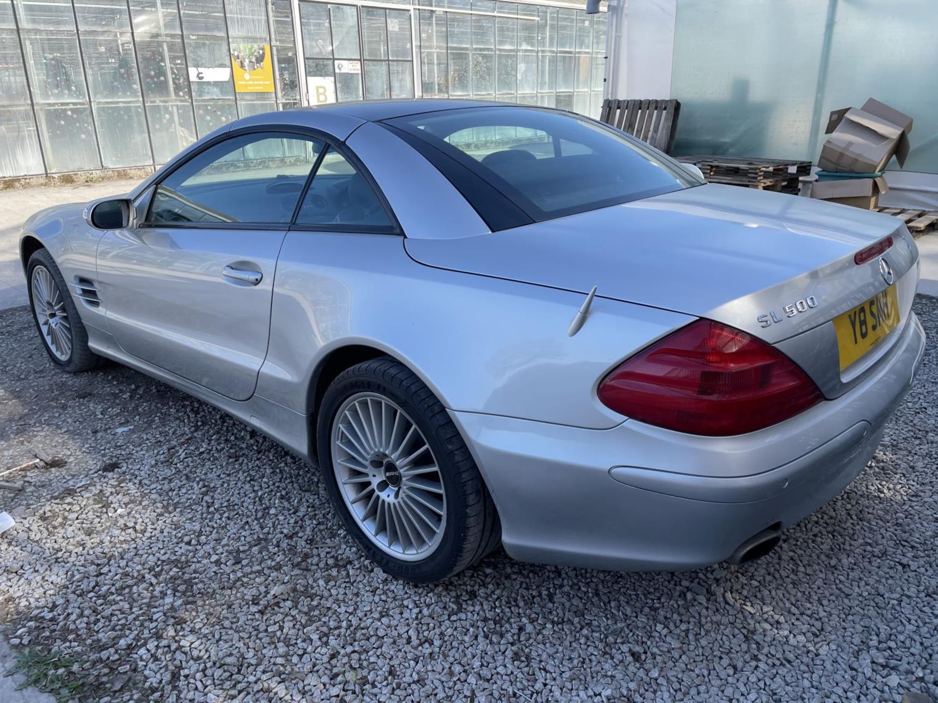 A 2004 MERCEDES SL 350 AUTO CONVERTIBLE. REGISTRATION Y8 SMH. 3724 CC FROM A DECEASED'S ESTATE ( - Image 6 of 21