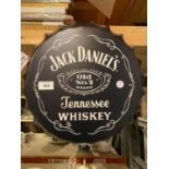 A RETRO METAL SIGN IN THE SHAPE OF A BEER BOTTLE CAP - JACK DANIELS C:35CM