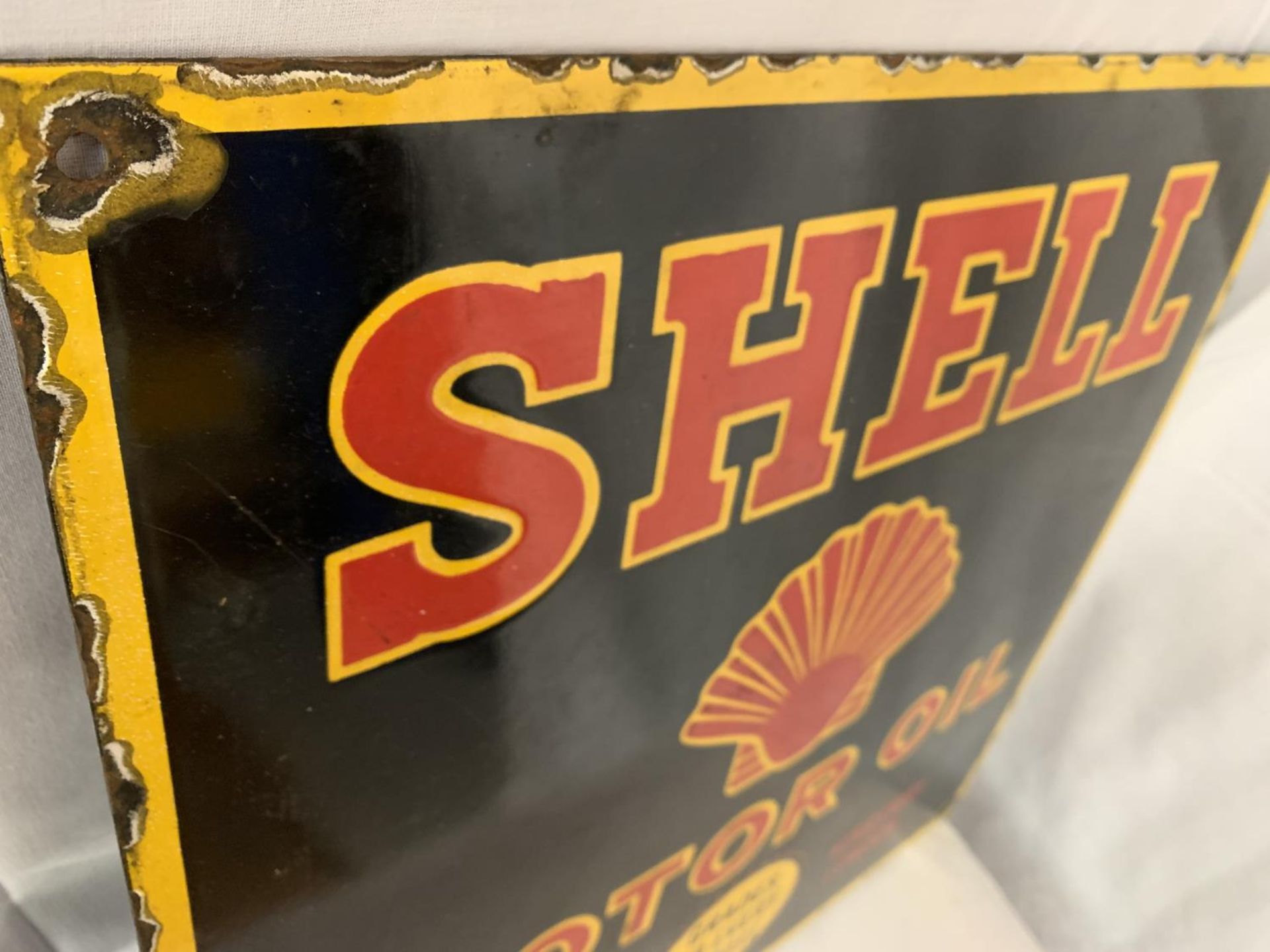 AN ENAMEL SHELL MOTOR OIL SIGN - Image 3 of 4