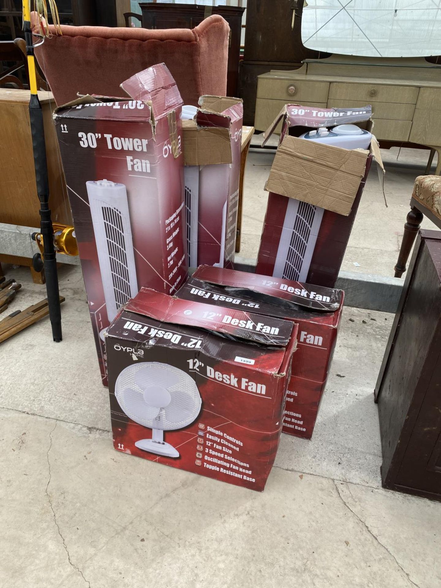 AN ASSORTMENT OF FANS TO INCLUDE 3 TOWER FANS AND 2 DESK FANS