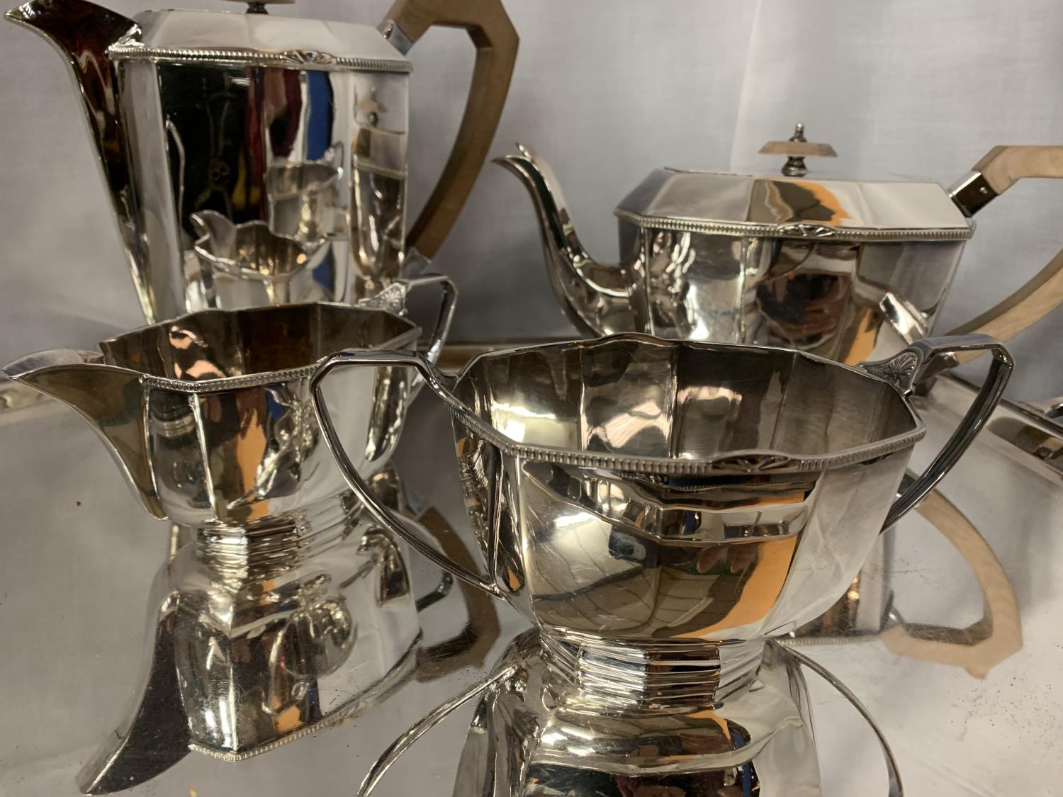 A LARGE SILVERPLATE TRAY WITH TWO SILVERPLATE TEA POTS, MILK AND CREAMER JUGS AND SUGAR BOWL - Image 5 of 6