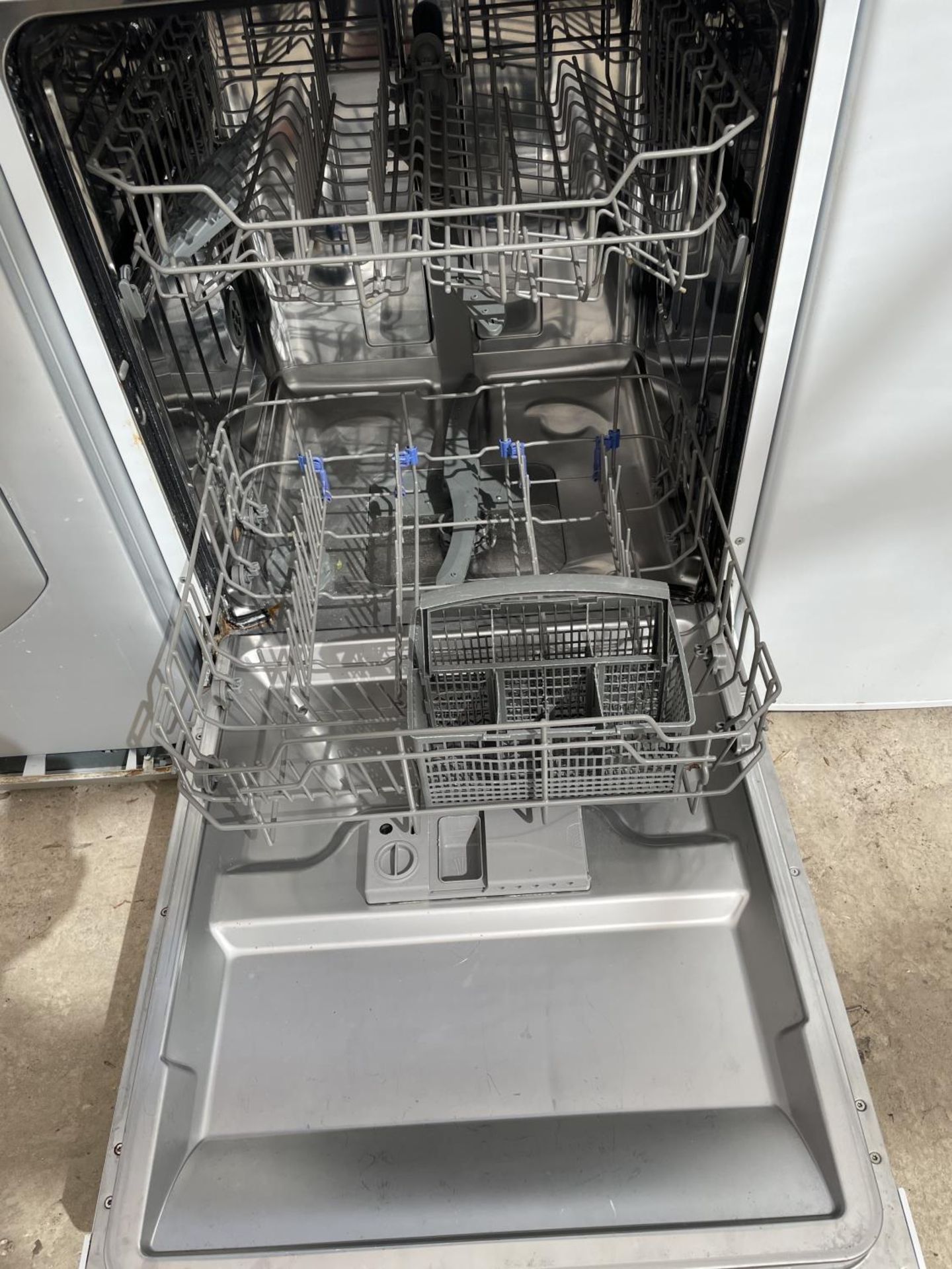 A WHITE CURRYS ESSENTIAL DISH WASHER BELIEVED WORKING BUT NO WARRANTY - Image 2 of 2