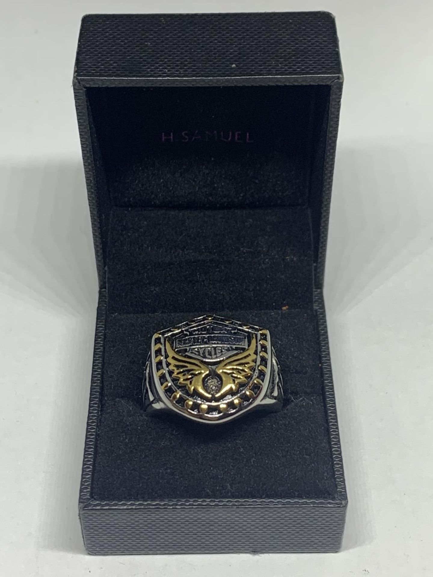 A HEAVY HARLEY DAVIDSON MOTORBIKE RING WITH PRESENTATION BOX