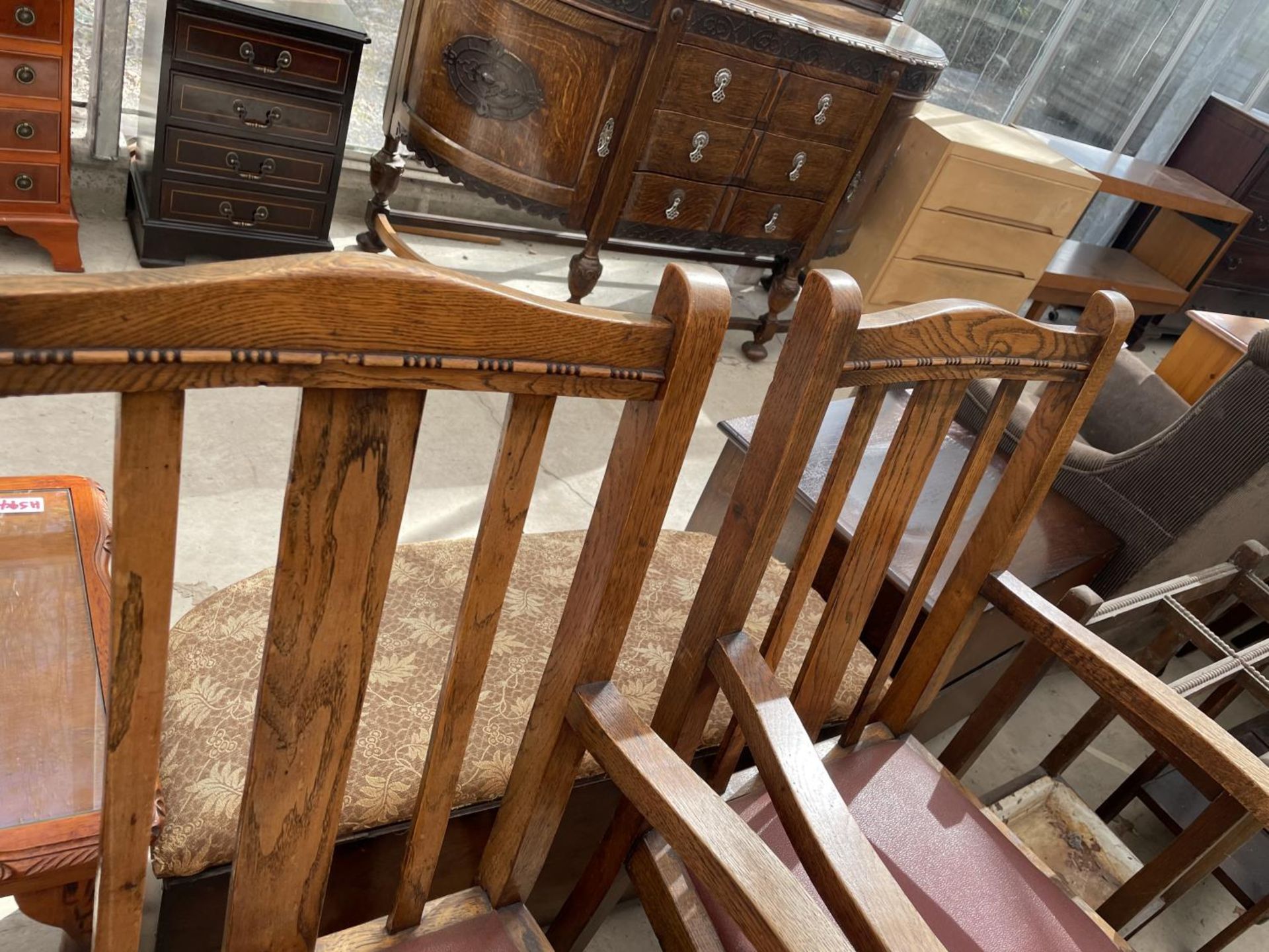 A PAIR OF EARLY 20TH CENTURY OAK JACOBEAN STYLE ELBOW CHAIRS WITH BARLEYTWIST FRONT STRETCHERS - Image 2 of 4