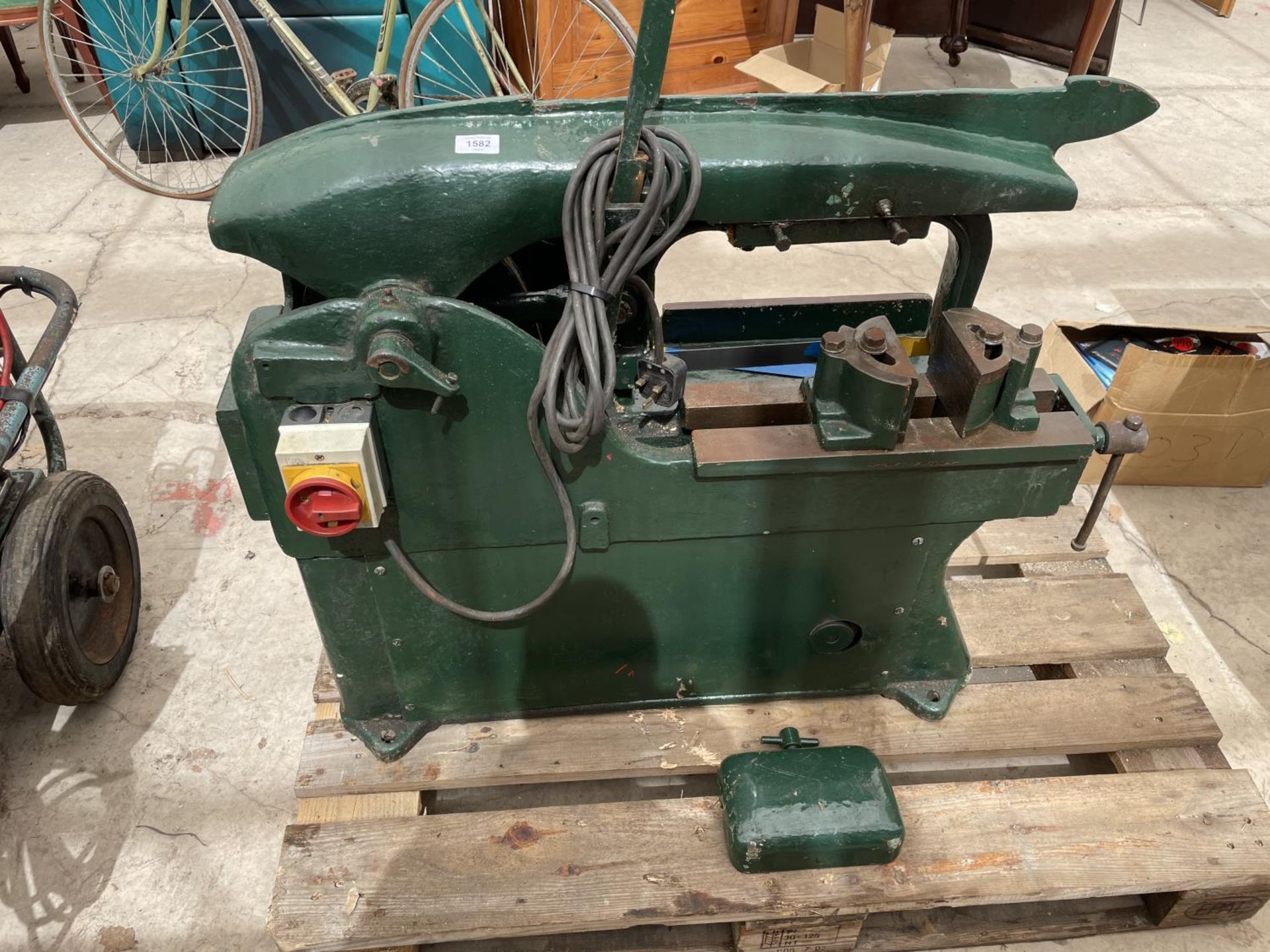 A LARGE ELECTRIC METAL SAW BELIEVED WORKING BUT NO WARRANTY, IN WORKING ORDER