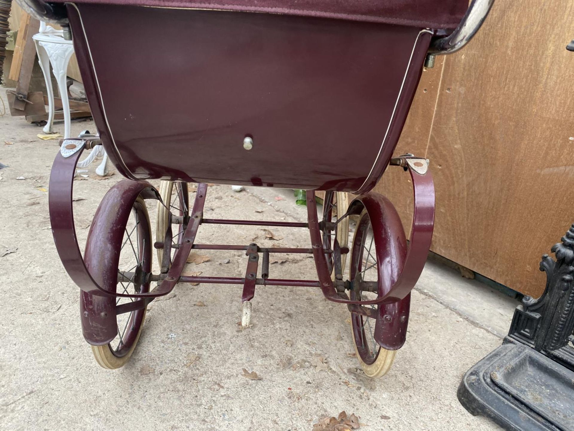 A VINTAGE SILVER CROSS PRAM - Image 4 of 4