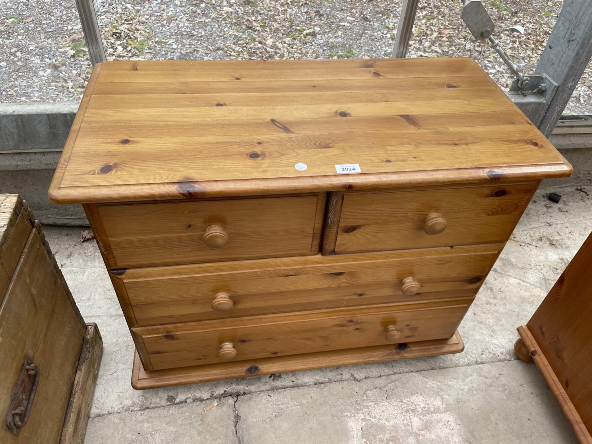 A MODERN PINE CHEST OF TWO SHORT AND TWO LONG DRAWERS, 32" WIDE