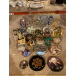 A LARGE COLLECTION OF COLOURED AND CLEAR GLASS PAPERWEIGHTS AND ORNAMENTS TO INCLUDE TWO ELEPHANT