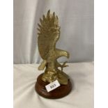 A BRASS EAGLE ON A WOODEN PLYNTH HEIGHT 24CM