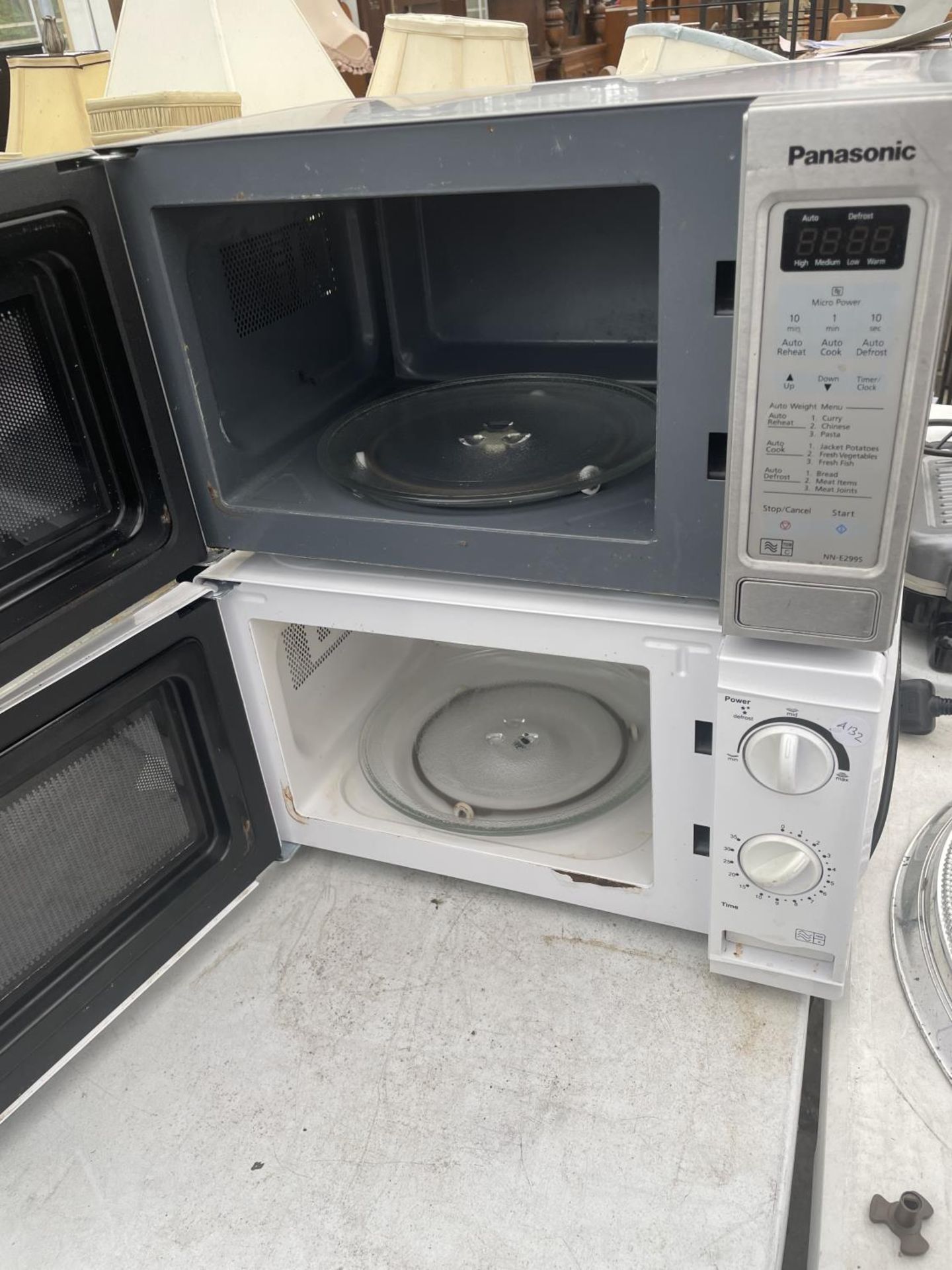 TWO 700 WATT MICROWAVES TO INCLUDE A STAINLESS STEEL PANASONIC - Image 4 of 4