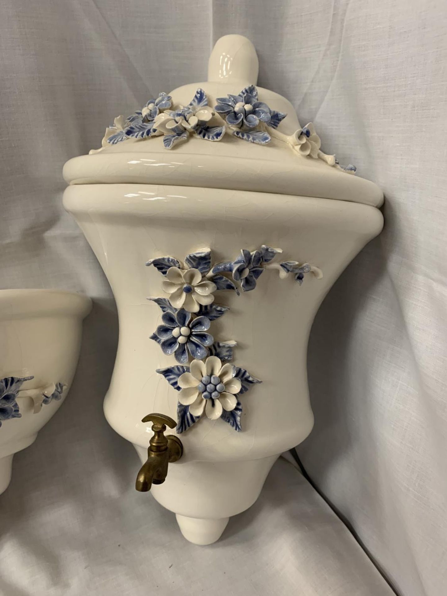 A PAIR OF CERAMIC WALL MOUNTED WATER VESSEL AND BOWLWITH DECORATIVE BLUE AND WHITE FLOWERS IN - Image 2 of 4