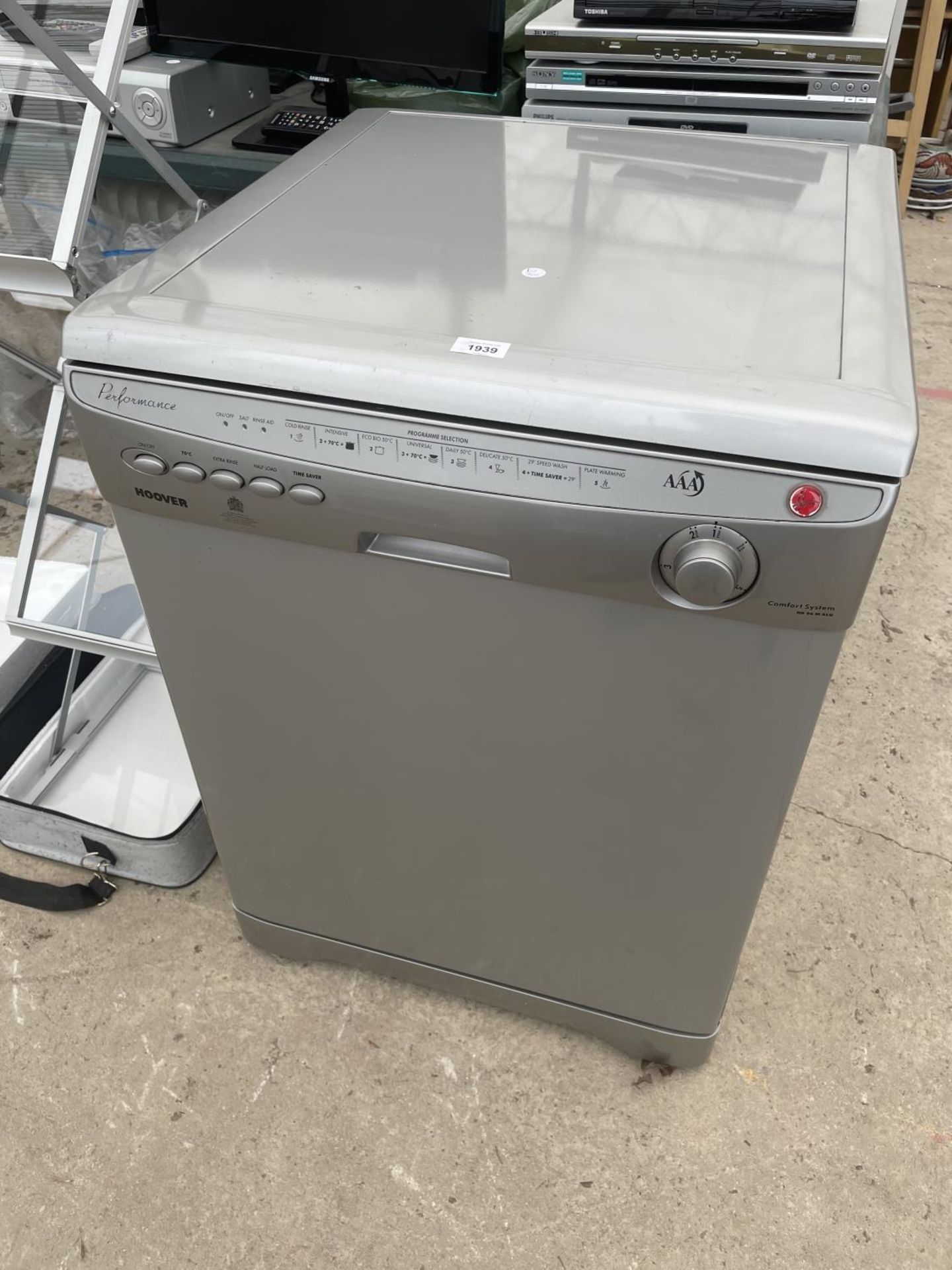 A HOOVER PERFORMANCE DISHWASHER - BELIEVED WORKING BUT NO WARRANTY