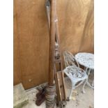 A VINTAGE WOODEN ARTISTS EASEL AND A FURTHER WOODEN CURTAIN POLE