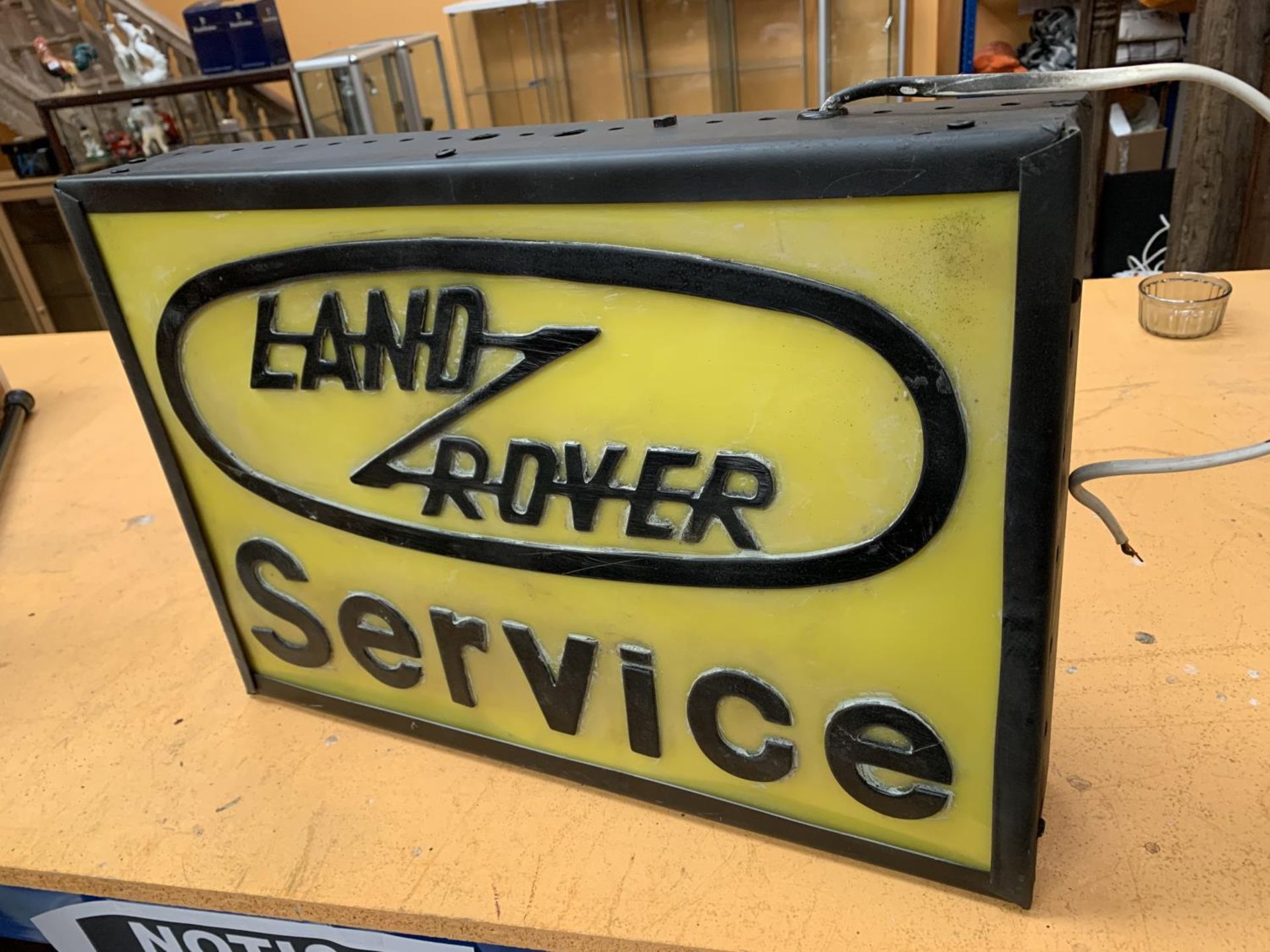 AN ILLUMINATED ' LAND ROVER SERVICE' SIGN - Image 2 of 2