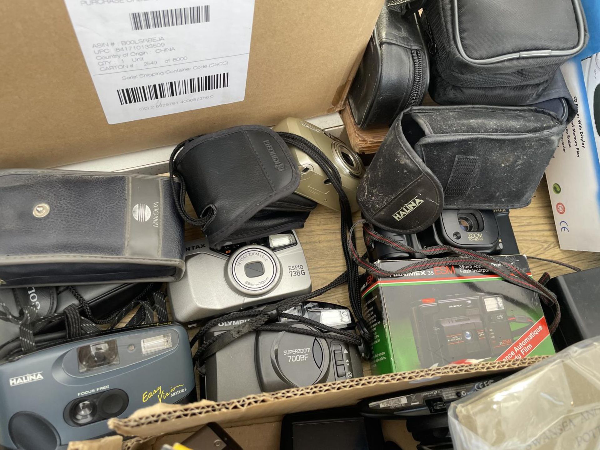 A LARGE QUANTITY OF TOMTOM SATNAVS AND CAMERAS - Image 4 of 5