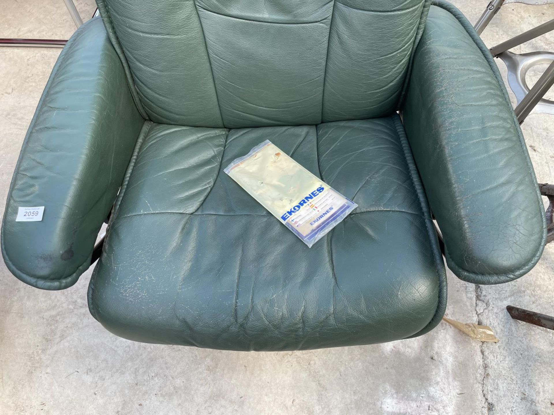 A GREEN EKORNES STRESSLESS CHAIR - Image 3 of 6