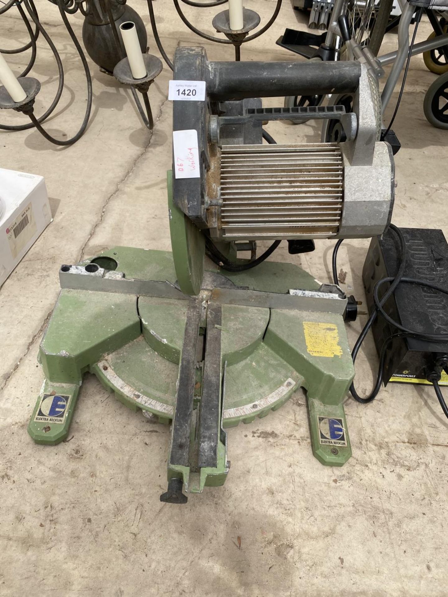 AN ELEKTRA BECKUM MITRE SAW BELIEVED IN WORKING ORDER BUT NO WARRANTY - Image 2 of 4